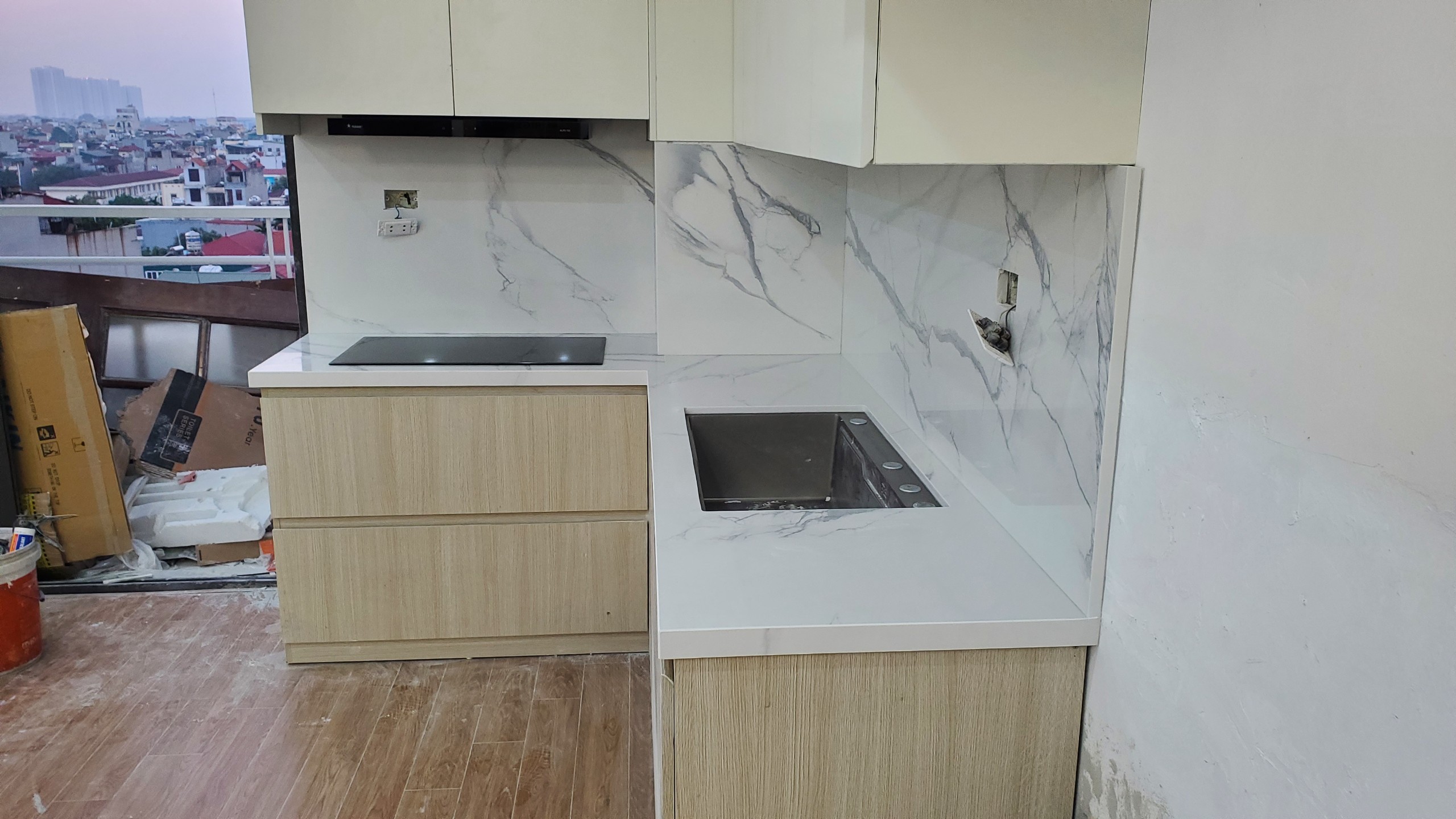 Đá nhân tạo trắng ý