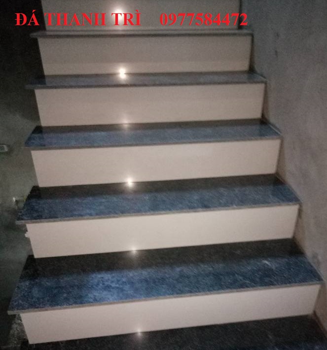 Cầu thang đá kim sa cổ trắng